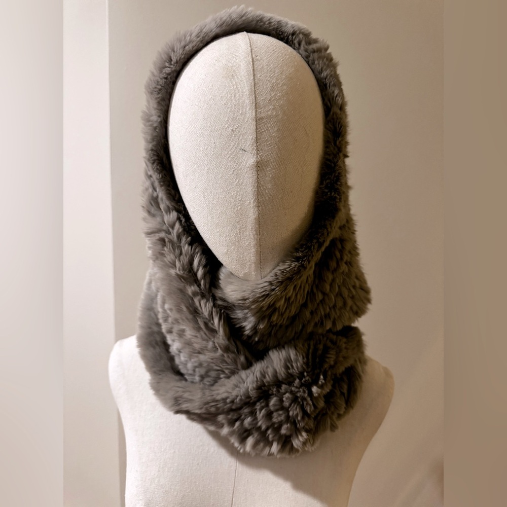 Rabbit fur grey circle scarf.